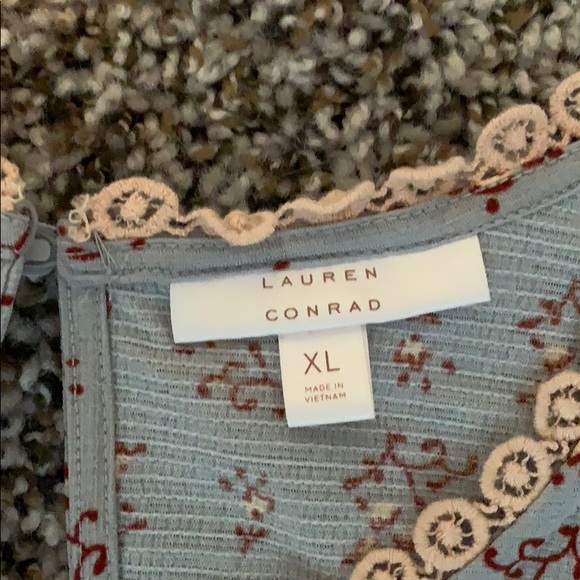 Sleeveless Top - Picture 3 of 3